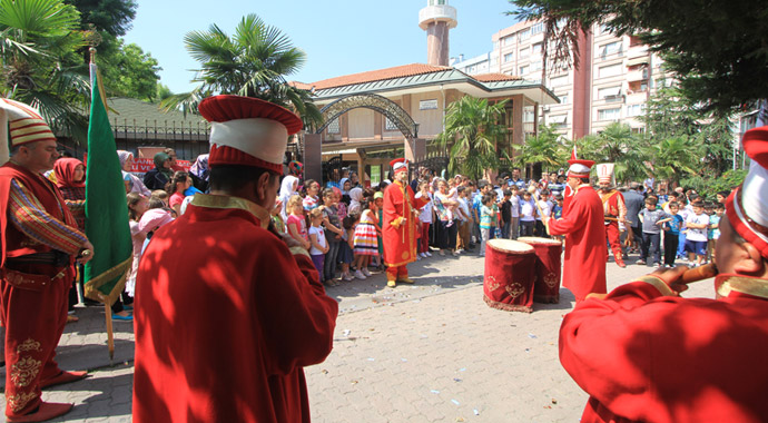 Ve 'Amin Alayı' başlıyor