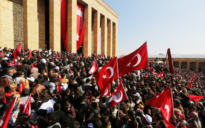 Ata'ya saygı duruşu