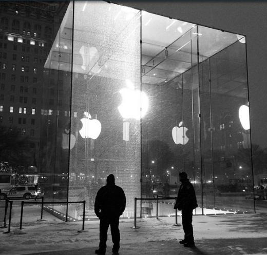 ABD'de soğuktan Apple binasının camları çatladı