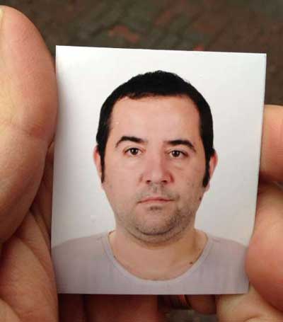 Ata Demirer vesikalık fotoğrafına isyan etti!