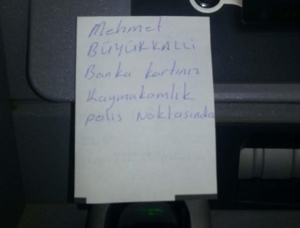 ATM'de unutulan kart için ilginç 'not'