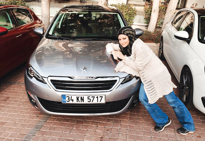 Hem uzaktan kumandalı hem elektrikli otomobil