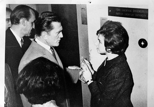 Ayşegül Dora: Kosigin''e borç verince Rusya''yı bedava gezdim