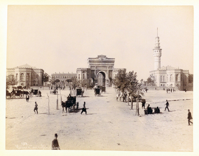 Gül'e, eski İstanbul fotoğrafları sürprizi