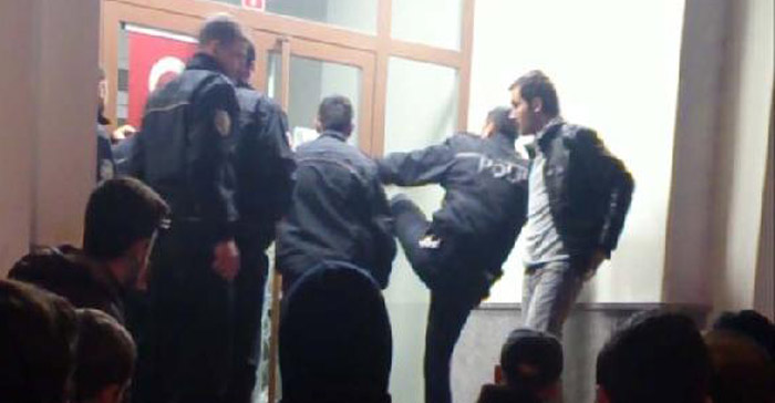 Park dubasıyla Banka kapısını kırıp girmeye çalıştı!
