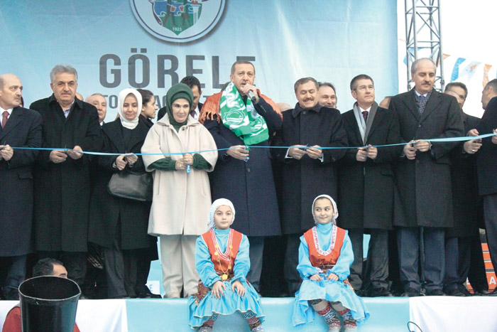 Başbakan Erdoğan: 'Montajlı oyuna gelmeyin'