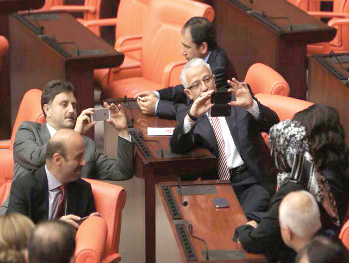 Arzumuz nezaketti, Şafak Pavey armağan etti, şükür