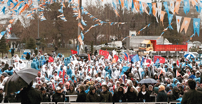 Meydanların dilini anlamayan uzmanlar!..