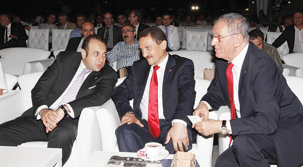 Duayen gazeteciler ve yazarlar iftarda buluştu