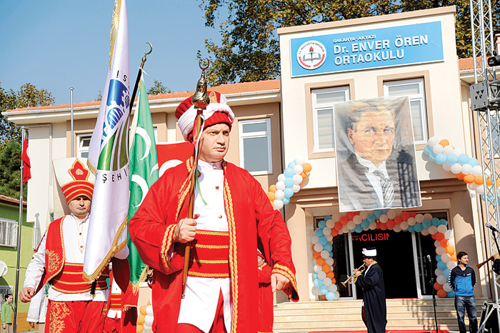 Kuzuluk Dr. Enver Ören Ortaokulu törenle açıldı