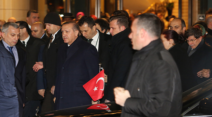Başbakan Erdoğan'a Almanya'da coşkulu karşılama