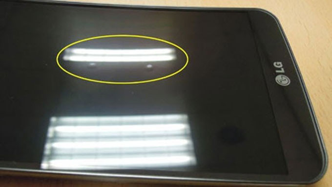 Esnek ekranlı telefon G Flex'te kabarma problemi