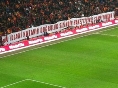Arena'da Fenerbahçelileri çıldırtan pankart