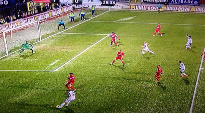 Karabük'te tartışmalı karar, Emenike'nin golü ofsayt mı