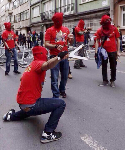 Polise atılan Swarovski taşları...