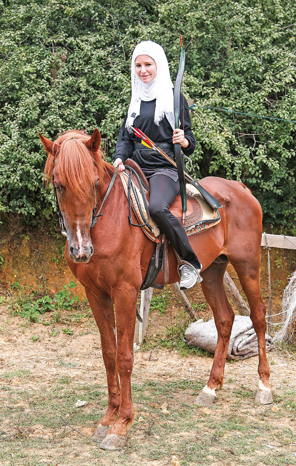 Ralli pistinden at sırtına