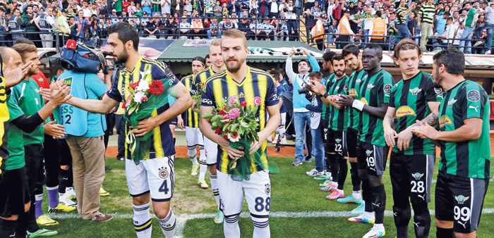 Her sürahiden içindeki sızar