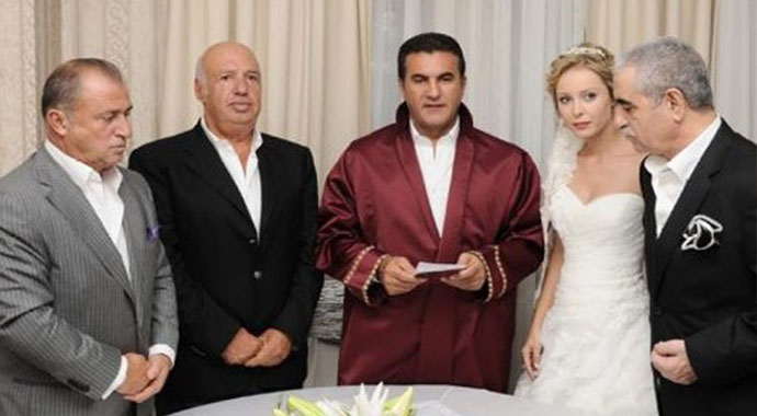 İbrahim Tatlıses ile Ayşegül Yıldız tek celsede boşandı