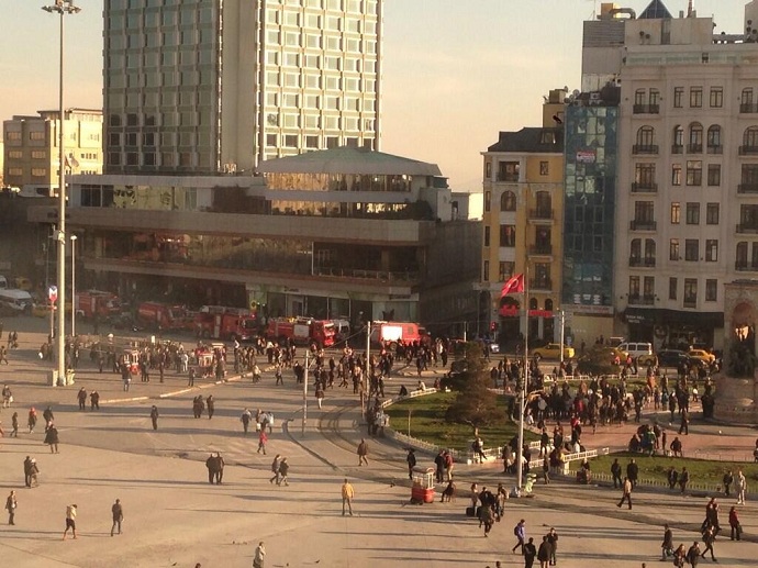 Taksim'deki patlamanın dehşeti bu tweet'lerde