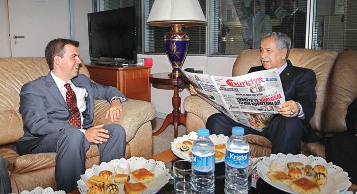 Bülent Arınç, 'Türkiye heyecan veren bir gazete oldu'