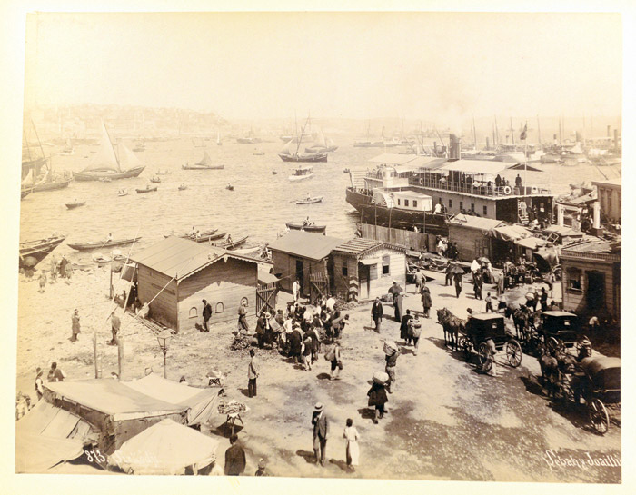 Gül'e, eski İstanbul fotoğrafları sürprizi