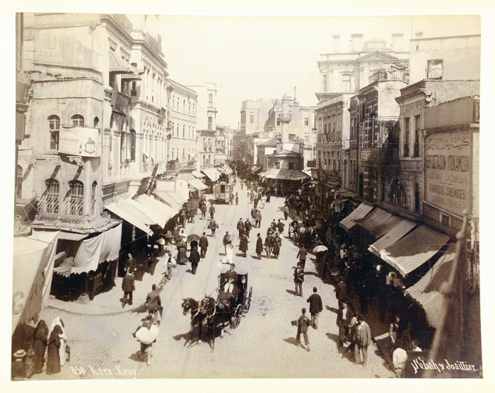 Gül'e, eski İstanbul fotoğrafları sürprizi