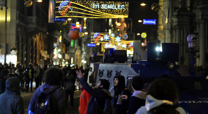 Taksim'deki 'internet' eyleminde vatandaşlar da etkilendi