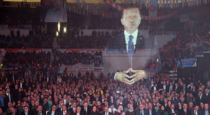 AK Parti tanıtım toplantısında 'Başbakan' sürprizi