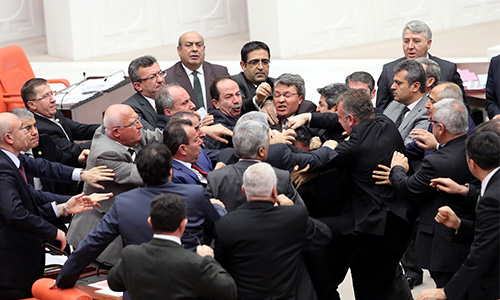 Meclis'te kavga... İşte fotoğraflar
