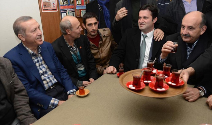 Başbakan Erdoğan'dan kahvehane ziyareti