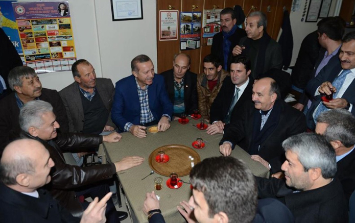 Başbakan Erdoğan'dan kahvehane ziyareti