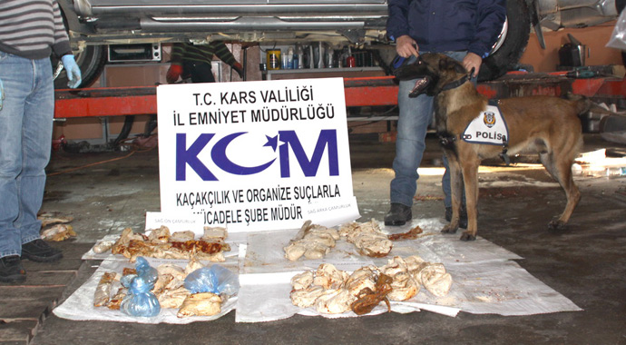 Pul biberin içinden eroin çıktı