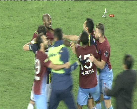Fenerbahçe Trabzonspor maçı sonrası olaylar çıktı