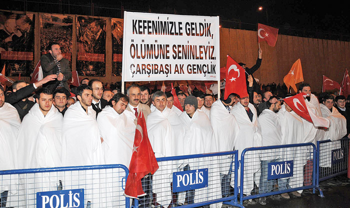 Başbakan Erdoğan: 'Montajlı oyuna gelmeyin'