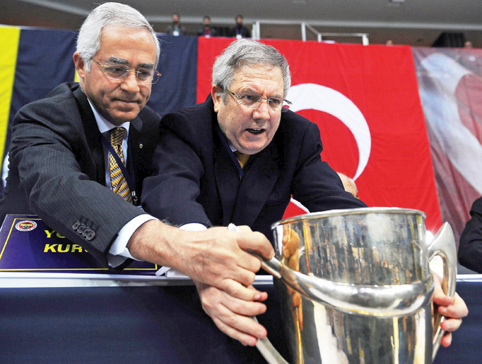 Fenerbahçe'de düello bitti söz sırası delegelerde