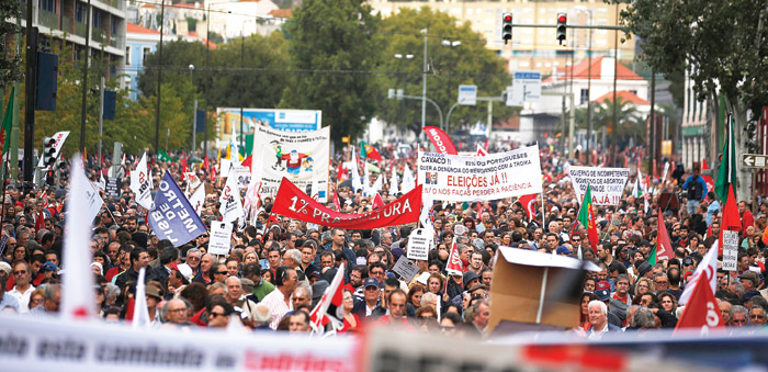Kemer sıkmaya karşı Roma'yı da yaktılar