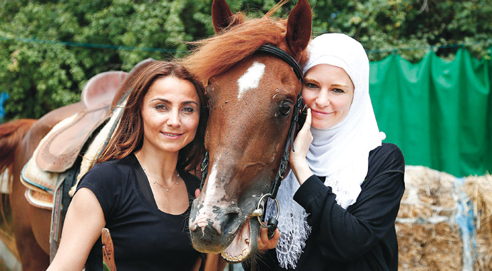 Ralli pistinden at sırtına