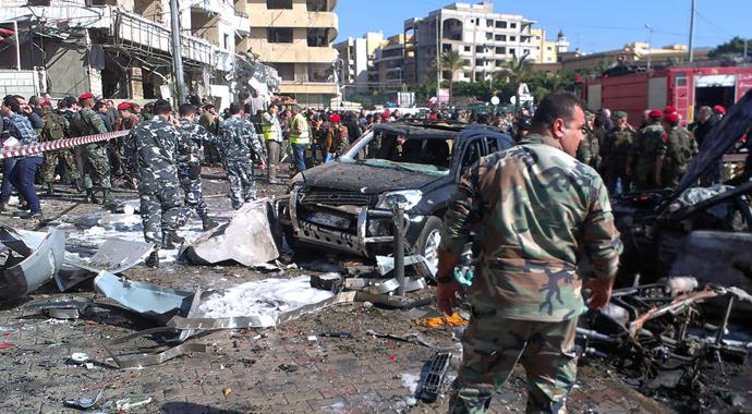 Beyrut'ta bomba patladı - Olay yerinden ilk görüntüler