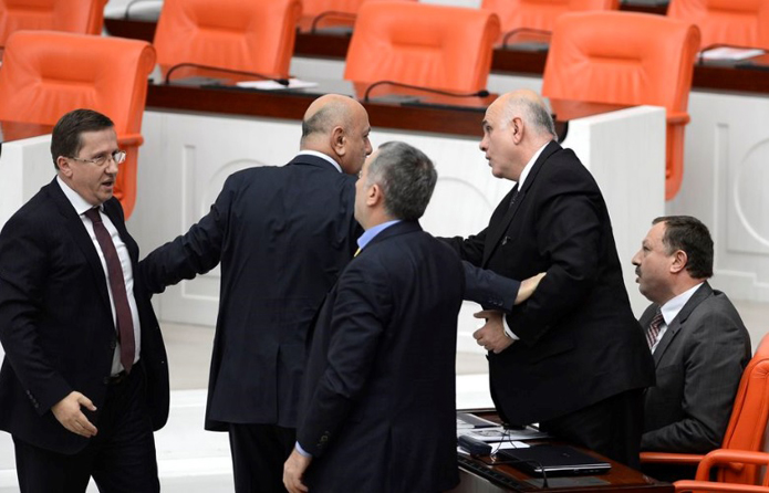 Meclis'te ölüm tehdidi