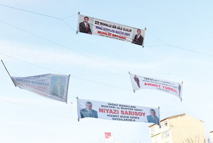 Muhtarım! Hem ağlarım hem adayım