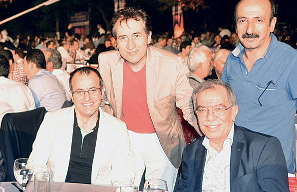Duayen gazeteciler ve yazarlar iftarda buluştu