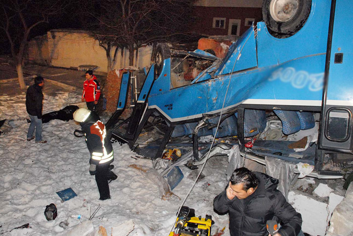 Kayak dönüşü facia: 11 ölü, 31 yaralı