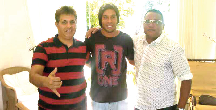 Ronaldinho el yaktı