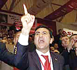 Savaş Ay ve Fısıltı Gazetesi'nin doğuşu