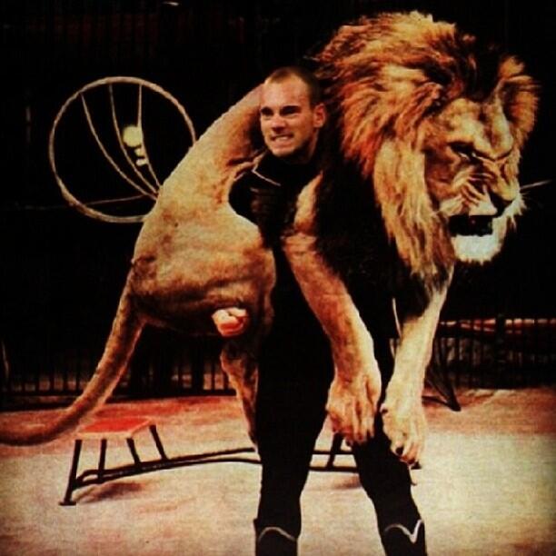 Yolanthe yengeden olay Sneijder fotoğrafı