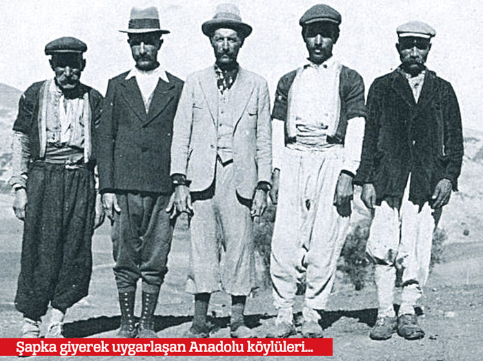 DEMİREL'İN MEŞHUR ŞAPKASI...