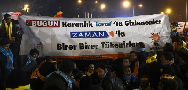 Başbakan Erdoğan'ın mitinginde damga vuran pankart