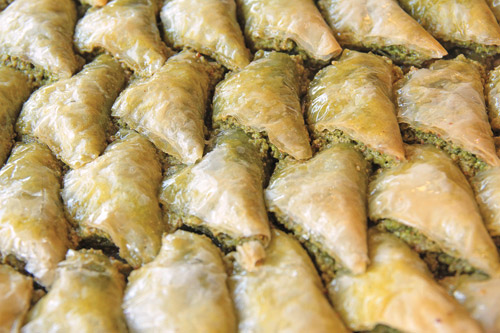 Tatlı yiyelim tatlı konuşalım