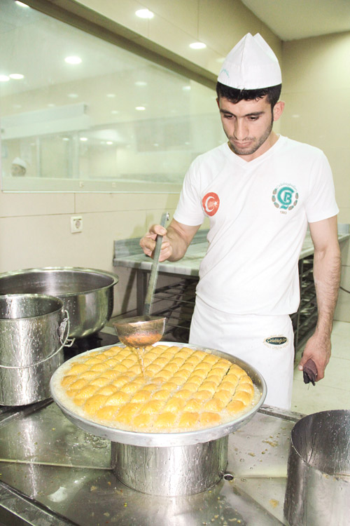 Tatlı yiyelim tatlı konuşalım