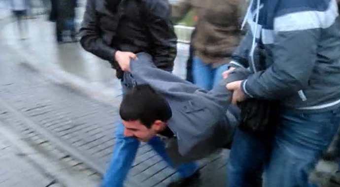 Taksim'de izinsiz gösteri: 6 gözaltı